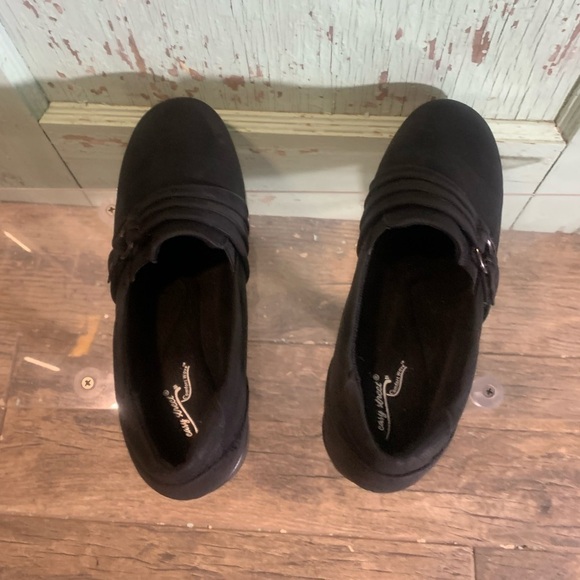 Women’s Easy Street black loafers with a slight heel - Picture 4 of 7